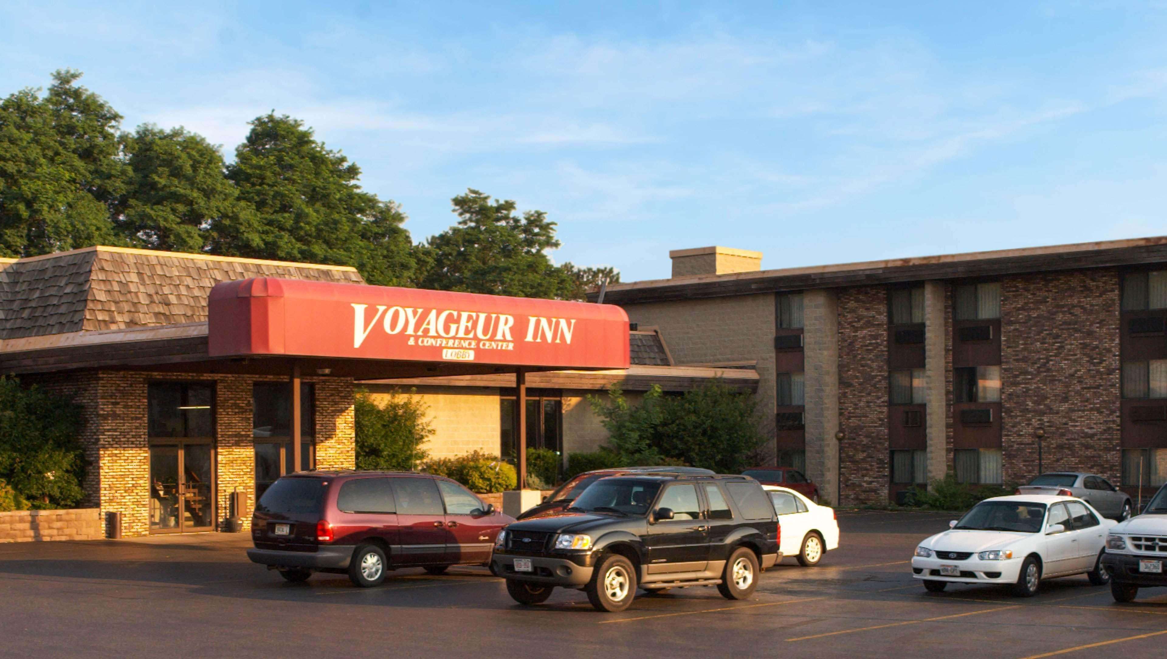 Voyageur Inn And Conference Center Reedsburg Bagian luar foto