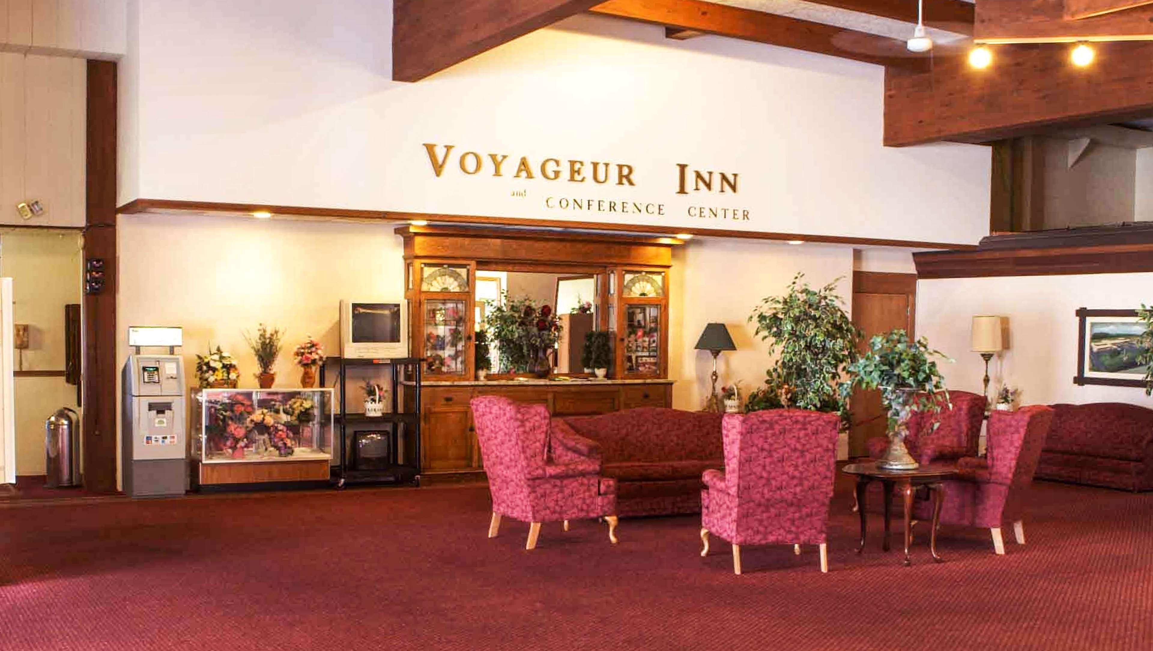 Voyageur Inn And Conference Center Reedsburg Bagian luar foto